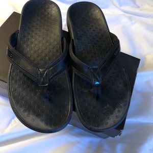 Vionic Tide size 9 black thong